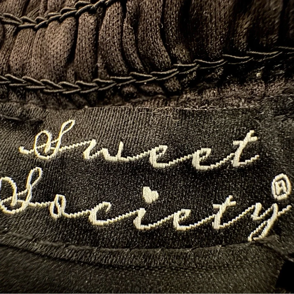 Sweet Society black ruffle lace mini skort size XS b17
